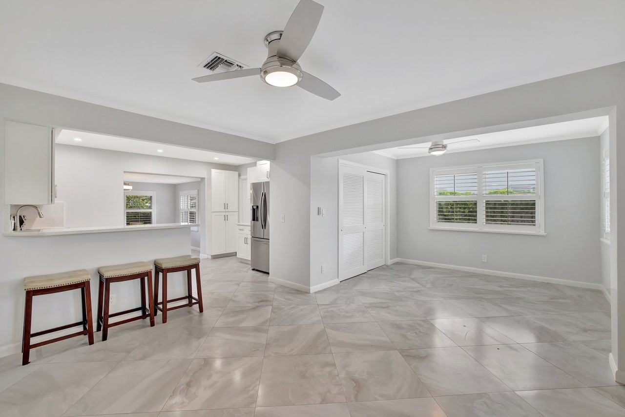 1824 Sw 29th St - Photo 3 of 20