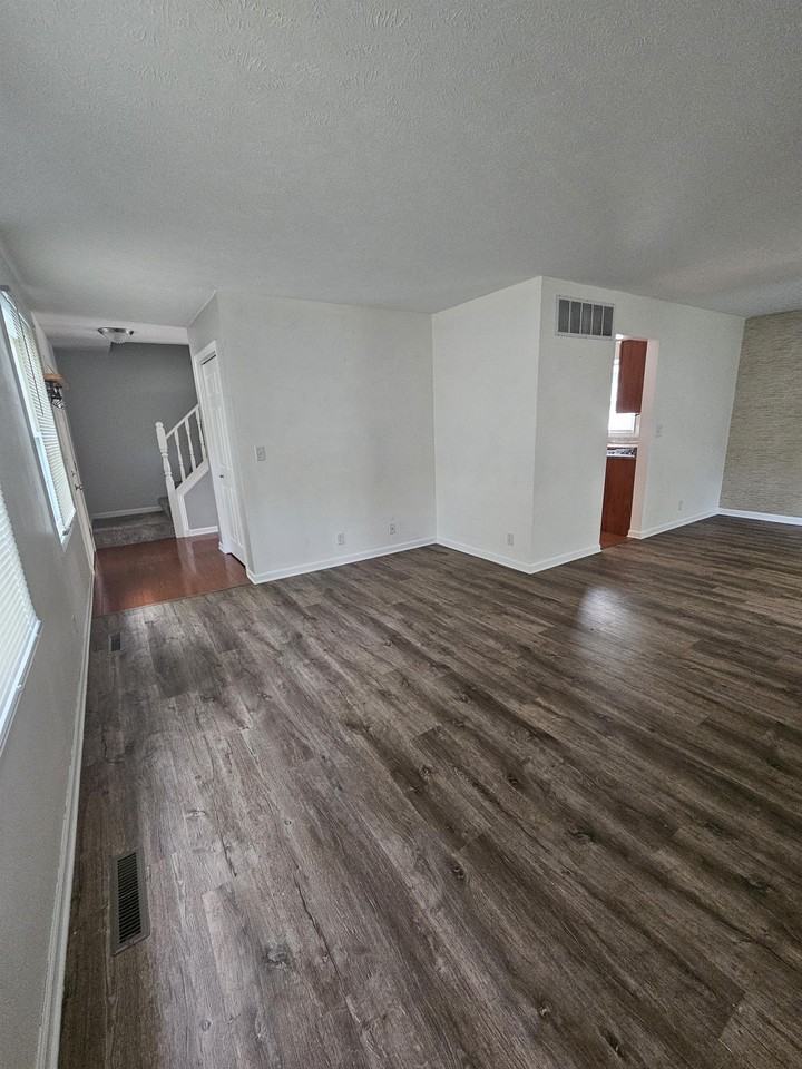 19 Boardwalk Cir - Photo 4 of 29