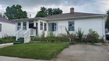 featured image of 3813 Larchmont St