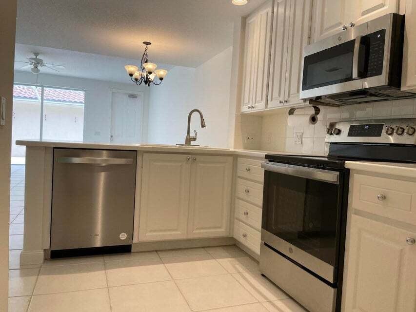 186 Soriano Dr #1 - Photo 4 of 47