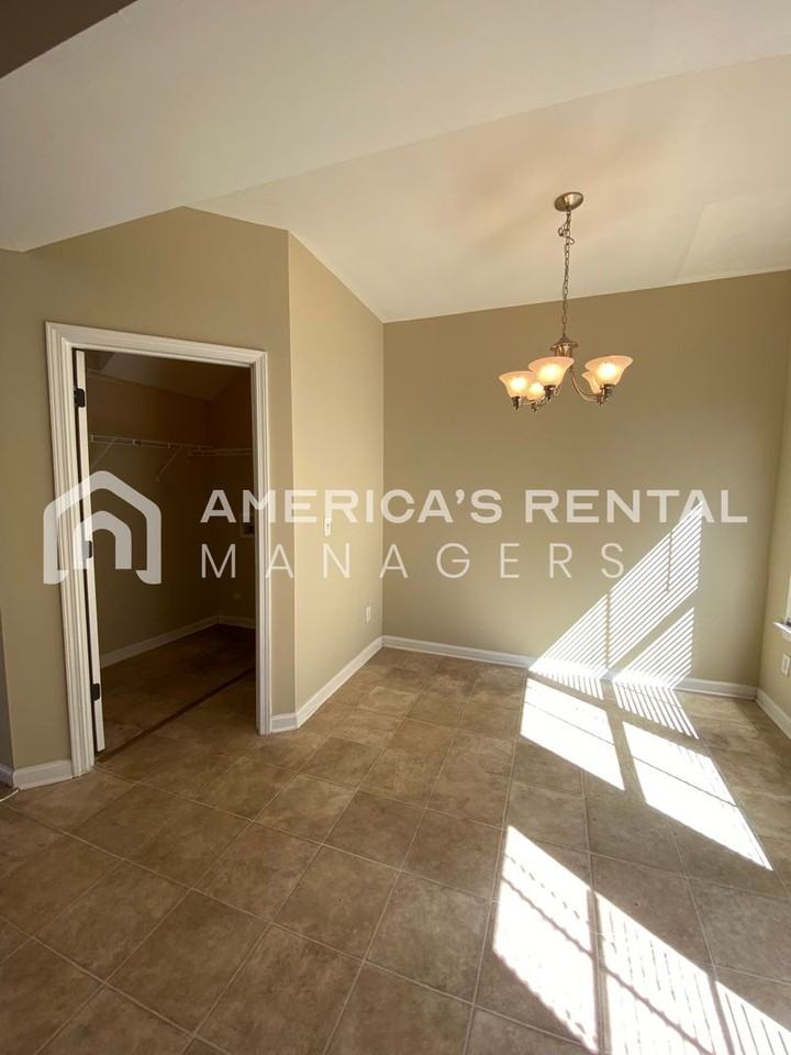 133 The Heights Dr - Photo 2 of 23