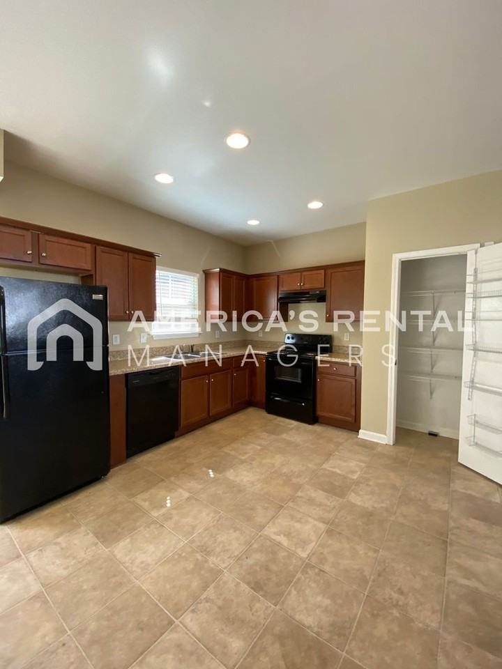 133 The Heights Dr - Photo 7 of 23