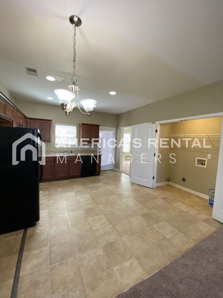 129 The Heights Dr - Photo 4 of 23