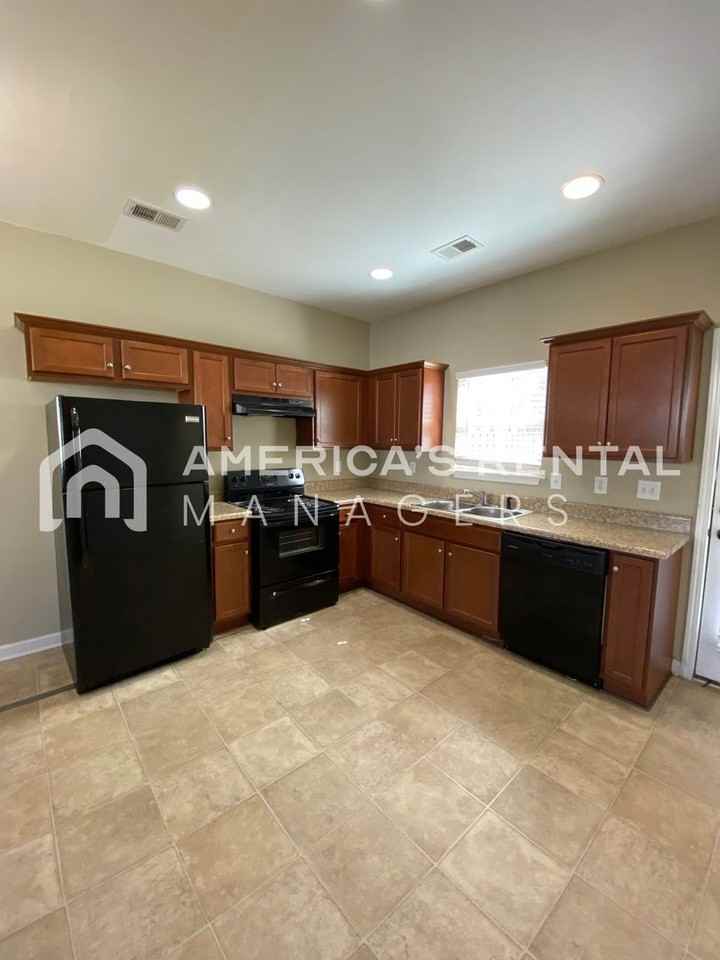 129 The Heights Dr - Photo 5 of 23