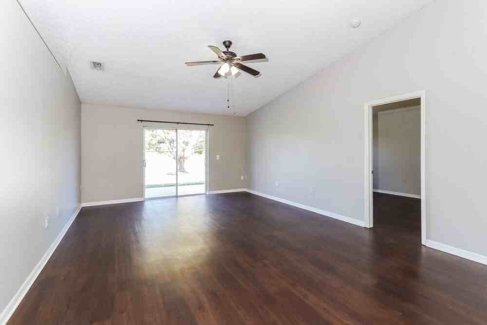 31735 Loch Aline Dr - Photo 3 of 16