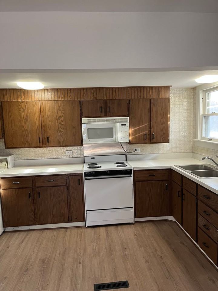 222 Cass St - Photo 2 of 14