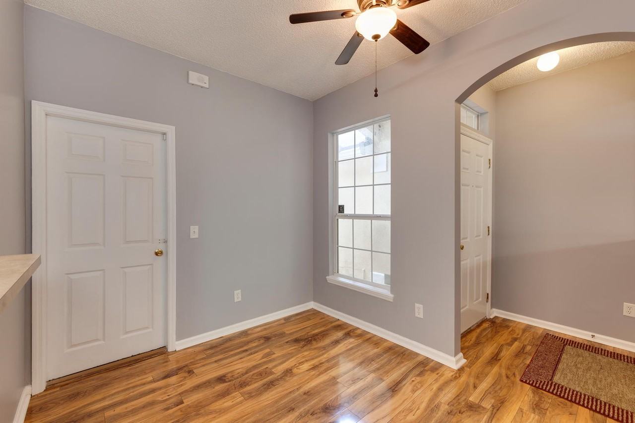 459 Sherwood Oaks Dr - Photo 4 of 39