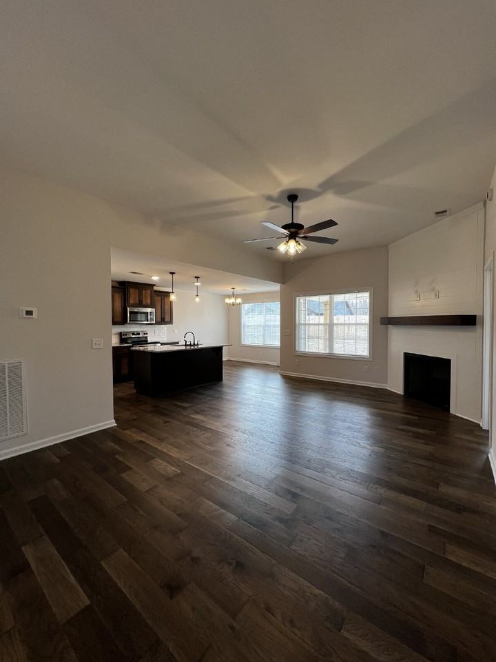 1506 Fredrick Dr - Photo 4 of 32