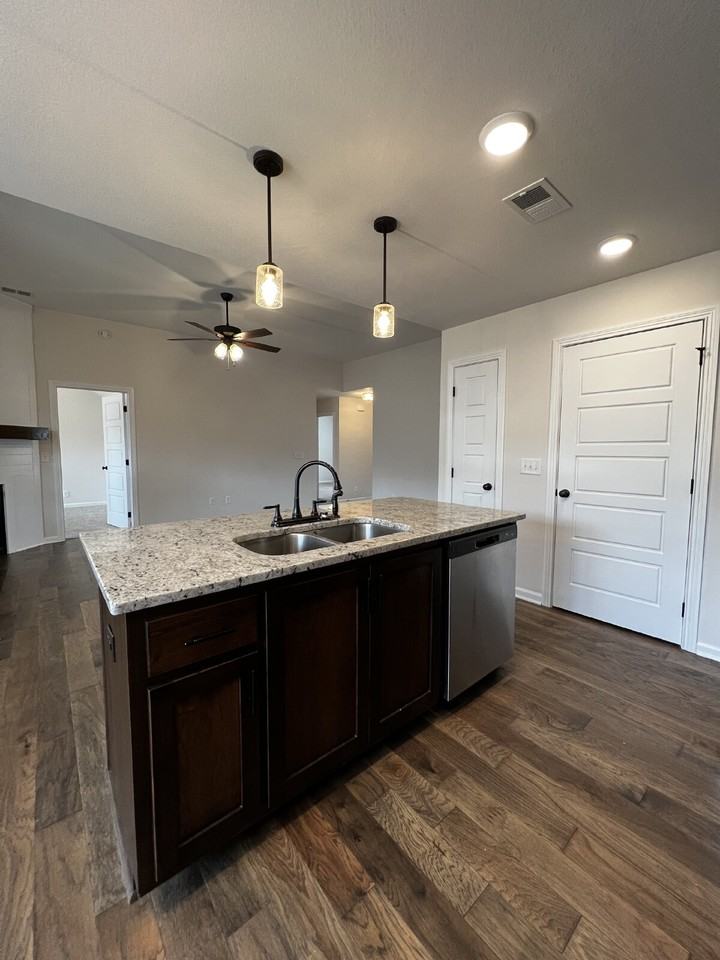 1506 Fredrick Dr - Photo 7 of 32