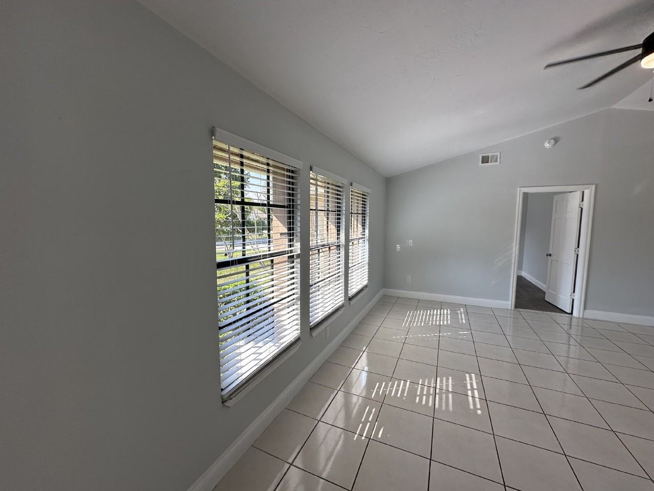 1573 Jasper Ave Nw - Photo 3 of 40