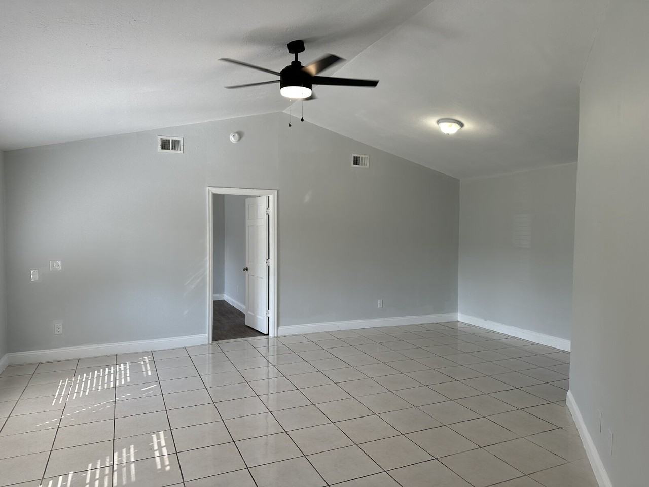 1573 Jasper Ave Nw - Photo 4 of 40