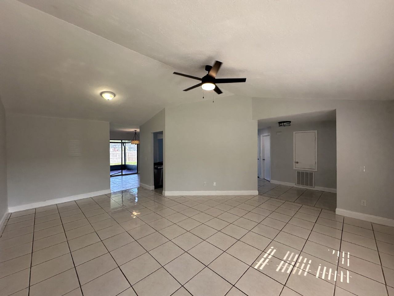1573 Jasper Ave Nw - Photo 5 of 40