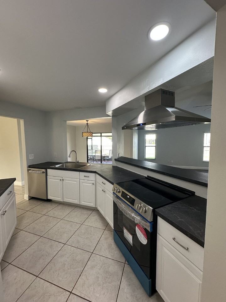 1573 Jasper Ave Nw - Photo 7 of 40
