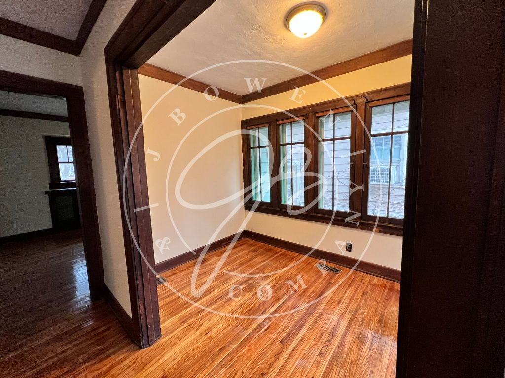 541 Colonial Ct - Photo 3 of 10