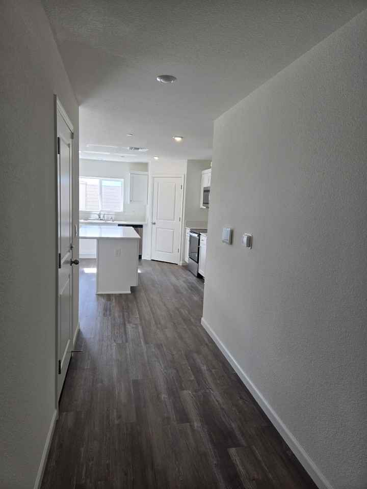 1813 Del Mar Dr - Photo 3 of 27