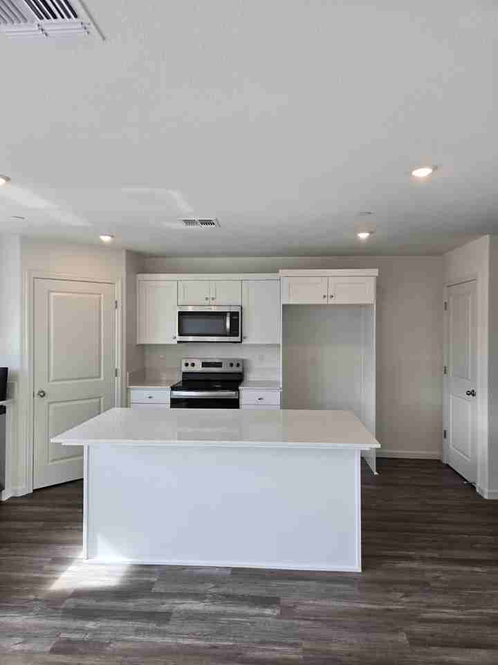 1813 Del Mar Dr - Photo 5 of 27