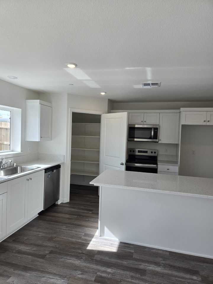 1813 Del Mar Dr - Photo 6 of 27