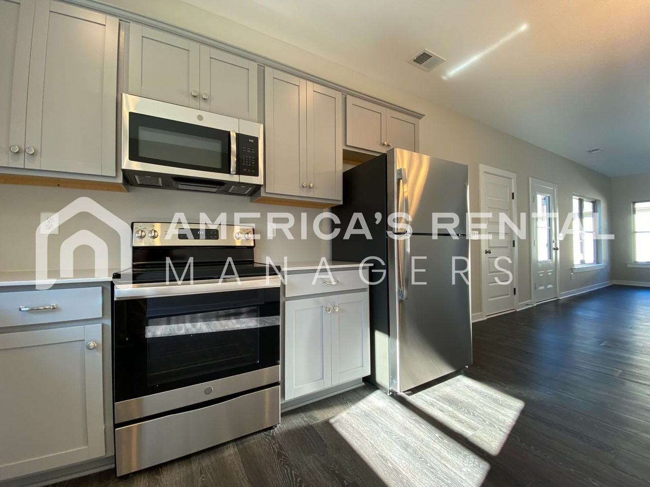 215 White Oak Cir - Photo 5 of 32