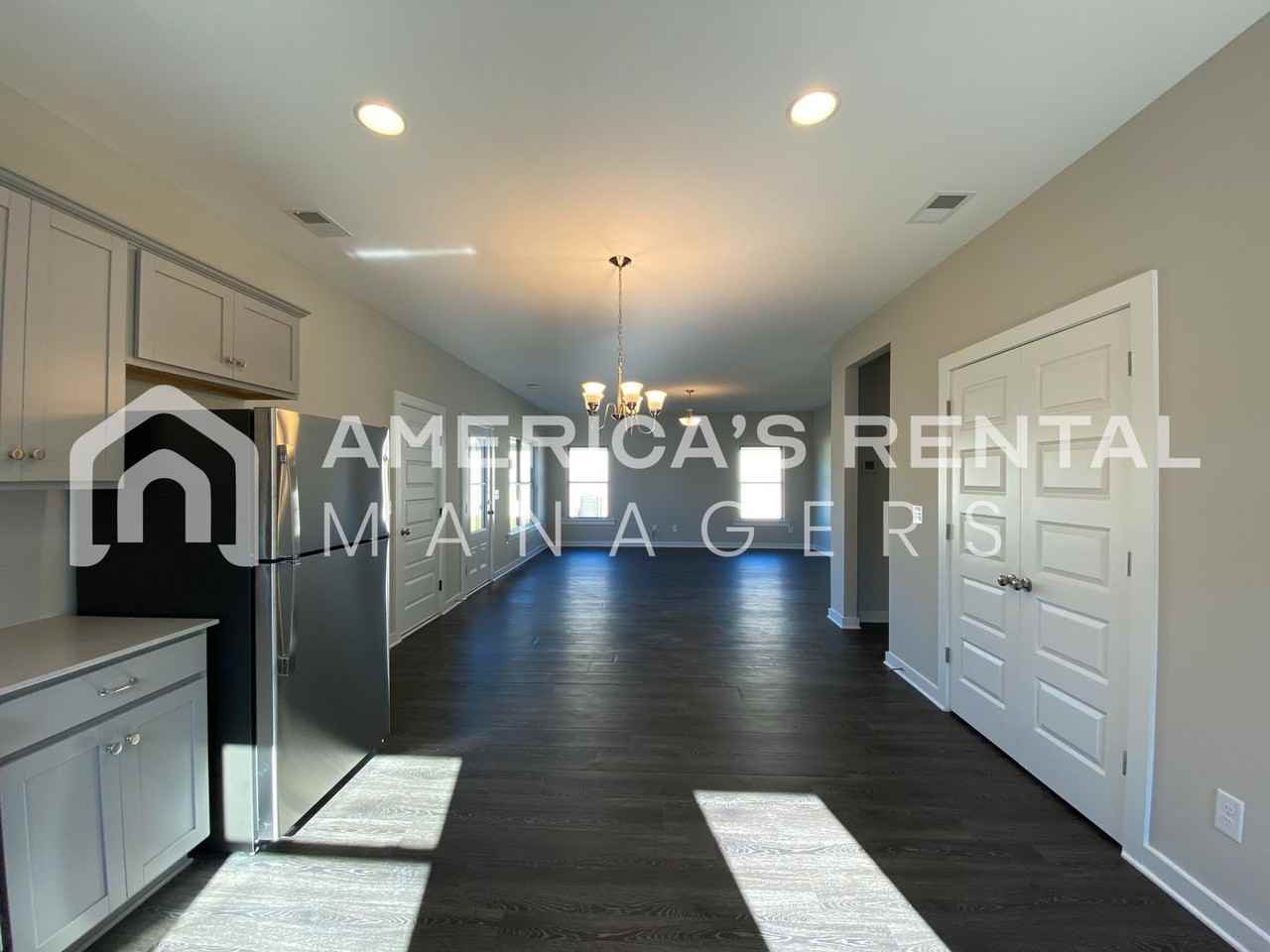 215 White Oak Cir - Photo 6 of 32