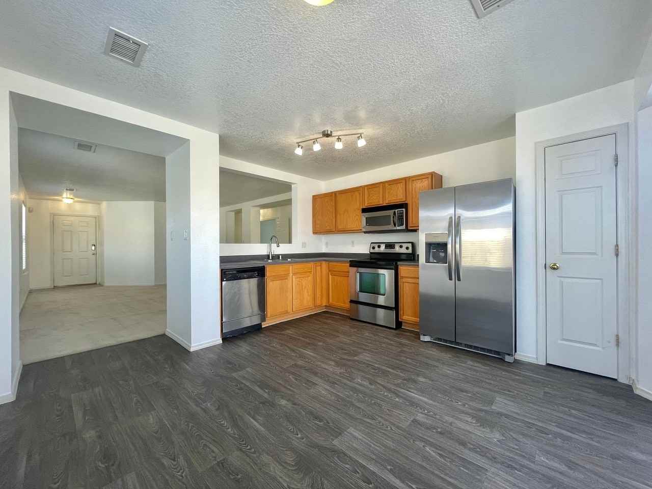 2523 Angel Dr Nw - Photo 3 of 11