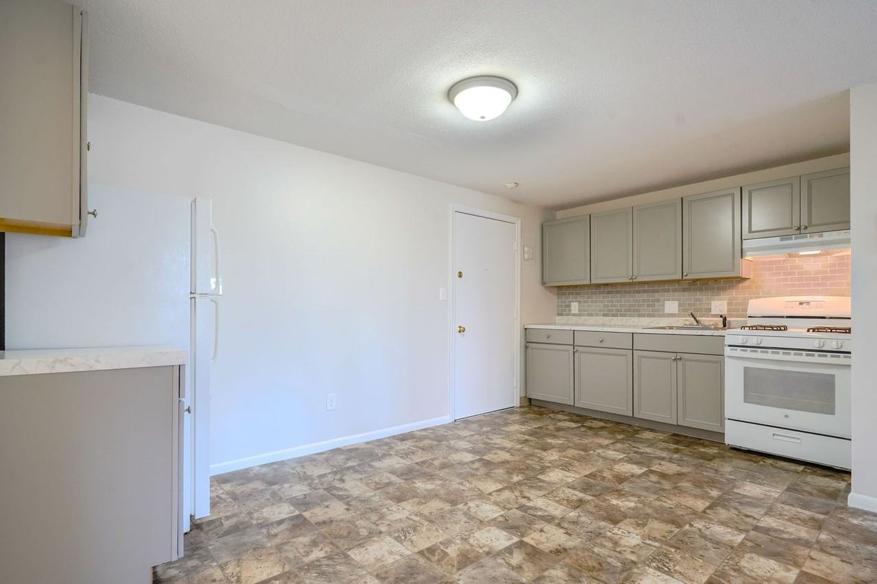 Middlesex Gardens - Photo 7 of 24