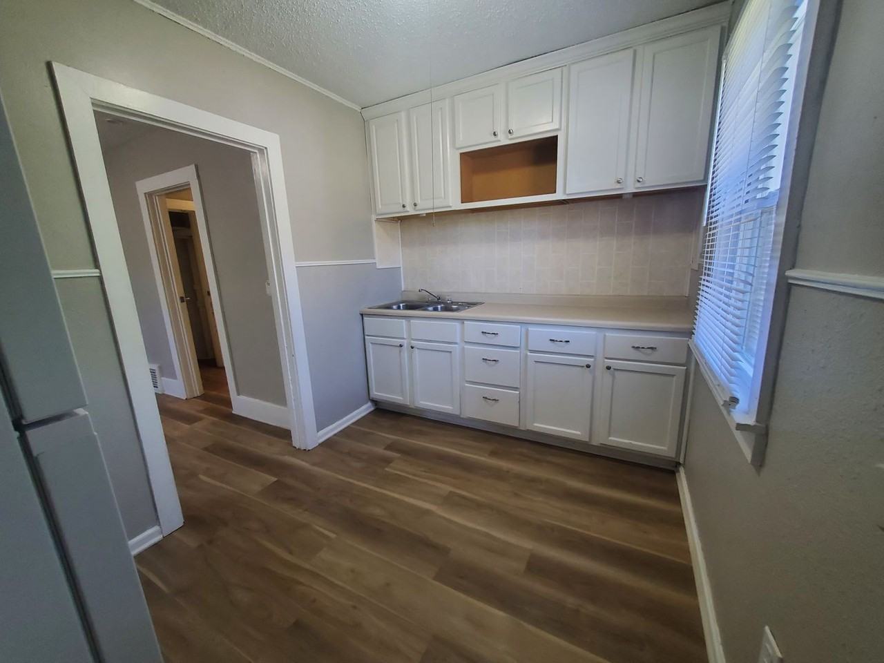 150 E Douglas Ave - Photo 3 of 31