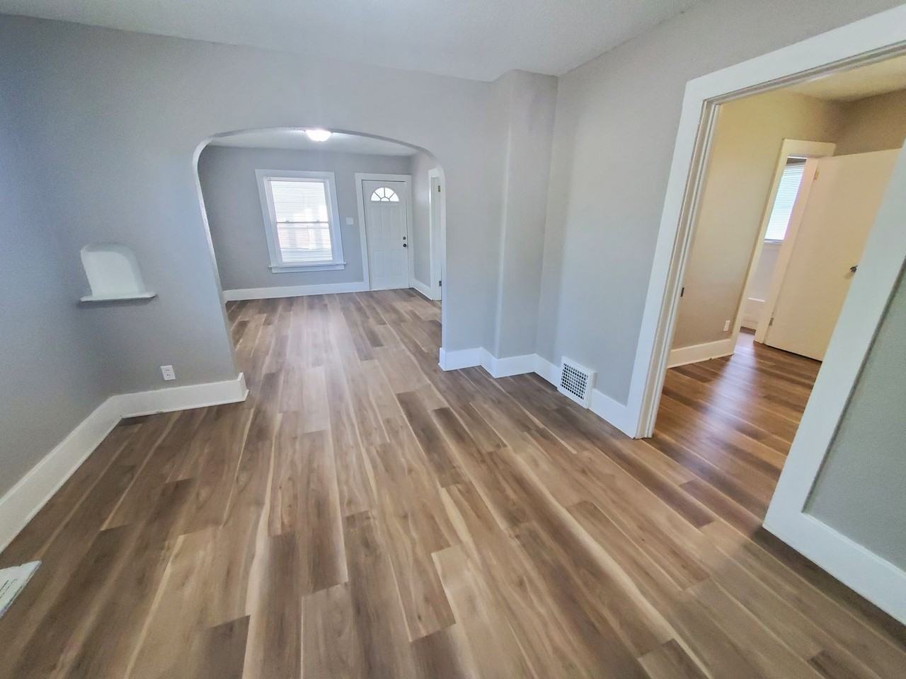 150 E Douglas Ave - Photo 6 of 31