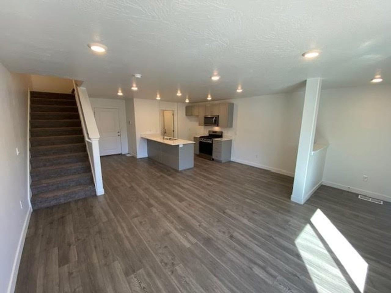 469 S May Dr - Photo 2 of 26