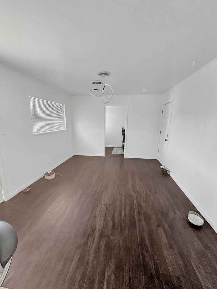 1507 E Highland Dr - Photo 3 of 11