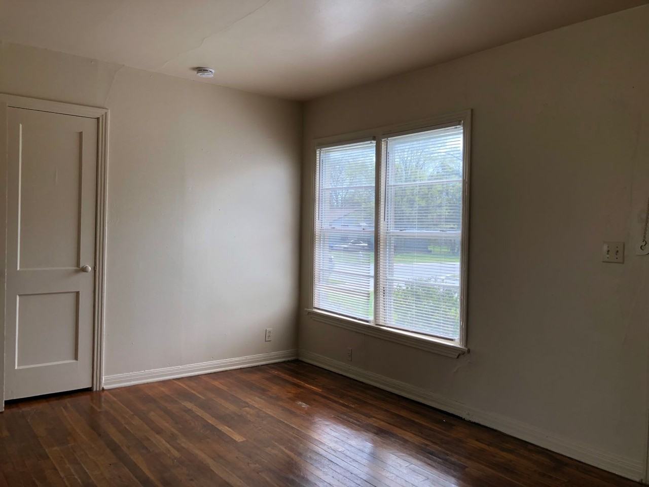 7424 Arlie Ave - Photo 3 of 14