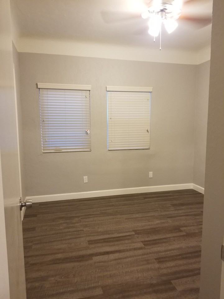 2443 1/4 Palm Pl - Photo 3 of 5