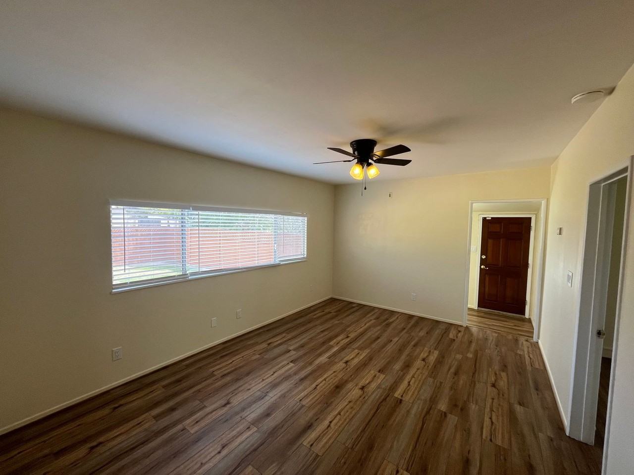 565 Hobbs Ln - Photo 3 of 14
