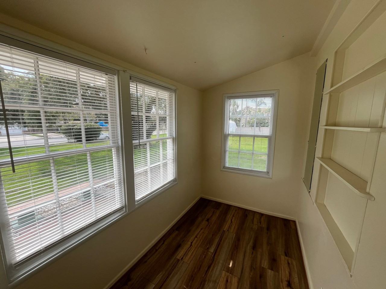 565 Hobbs Ln - Photo 5 of 14