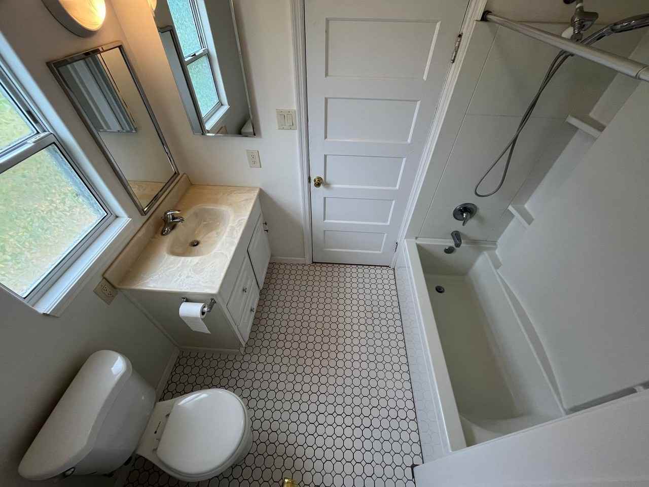 565 Hobbs Ln - Photo 7 of 14