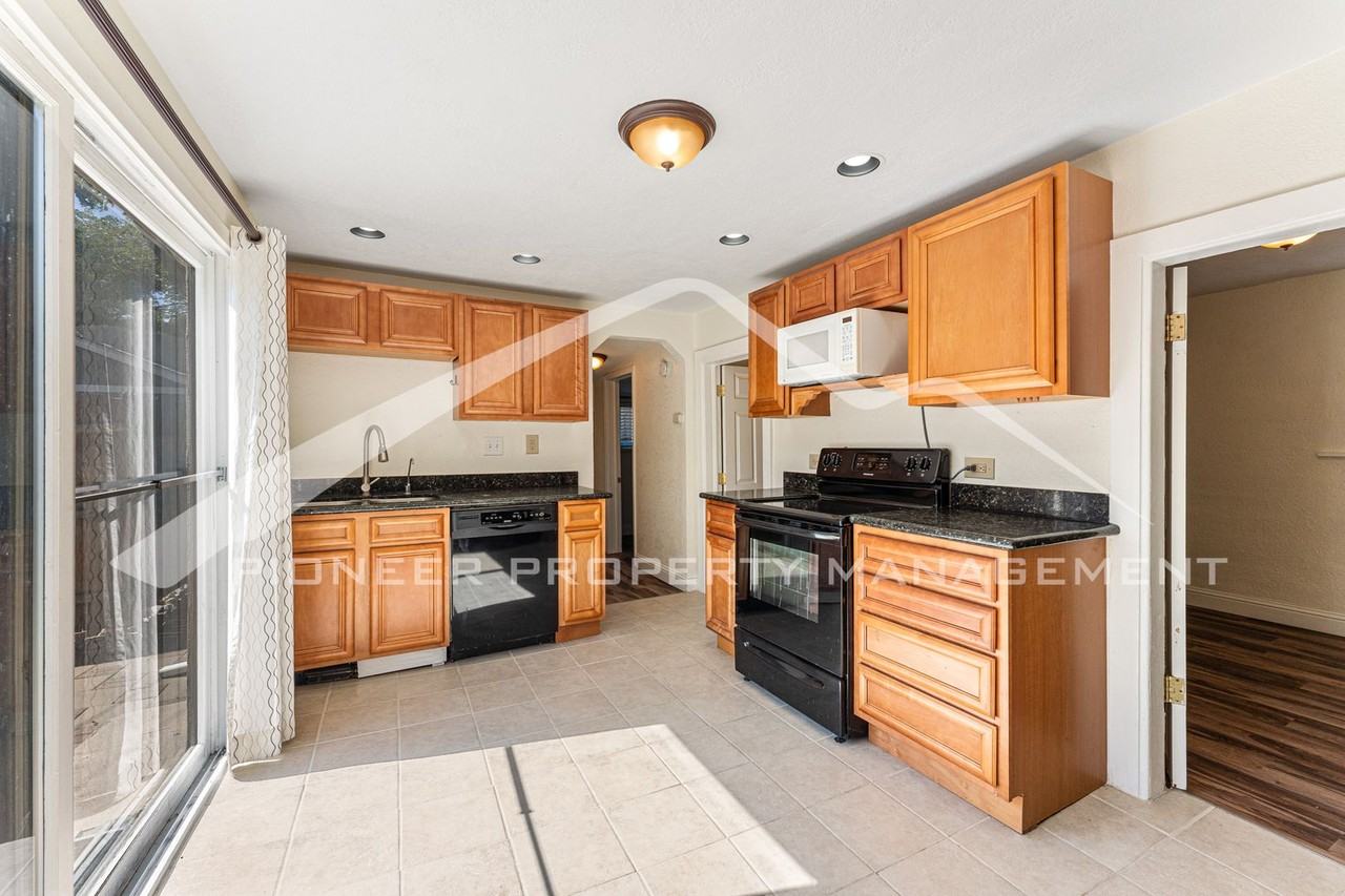 2789 Chase St - Photo 6 of 17