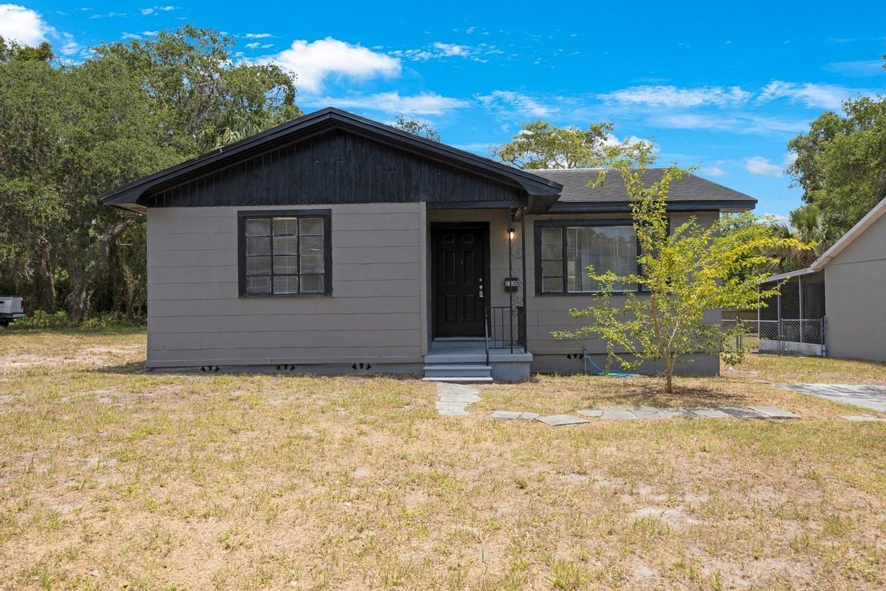 2330 Queen St S - Photo 3 of 29