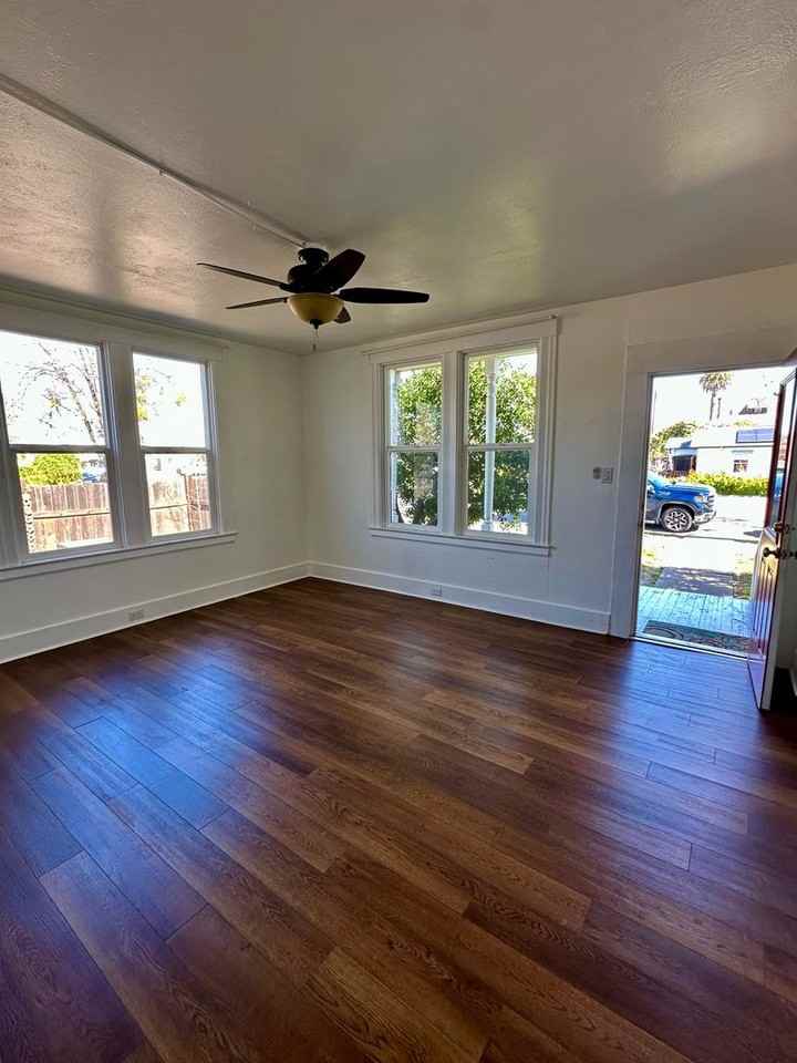 203 S Murdock Ave - Photo 4 of 21