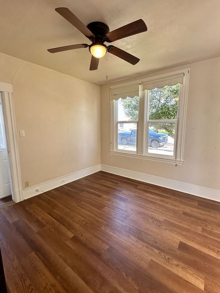 203 S Murdock Ave - Photo 5 of 21