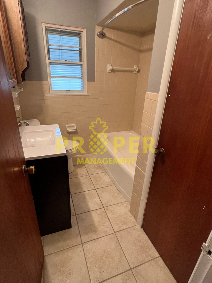 1714 Princeton Dr - Photo 3 of 7