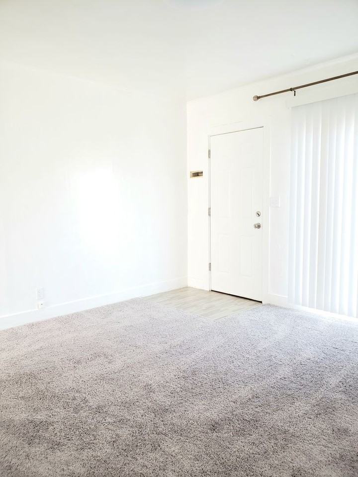 627 S Mission St - Photo 4 of 20