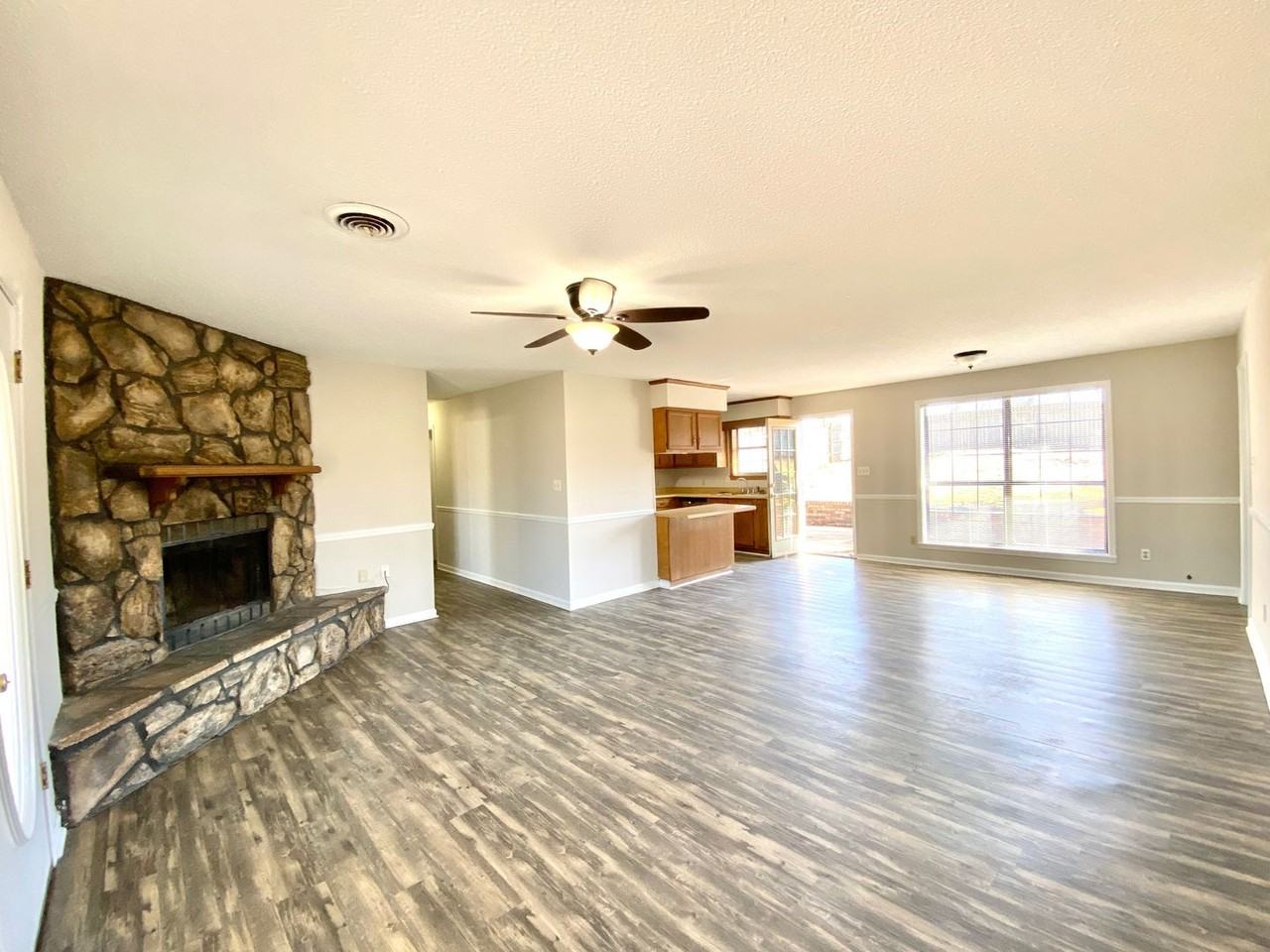 2383 Crabapple Dr - Photo 2 of 12