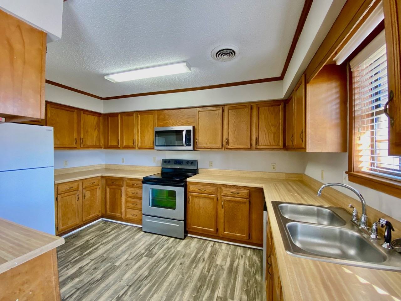 2383 Crabapple Dr - Photo 3 of 12