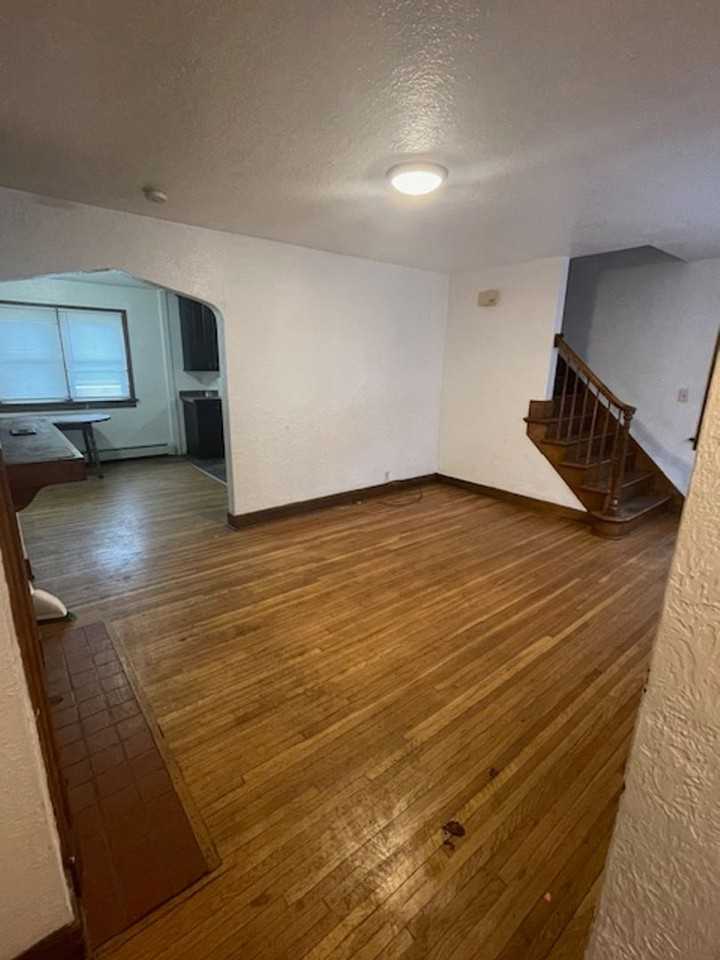 109 8th St Nw - Photo 2 of 6