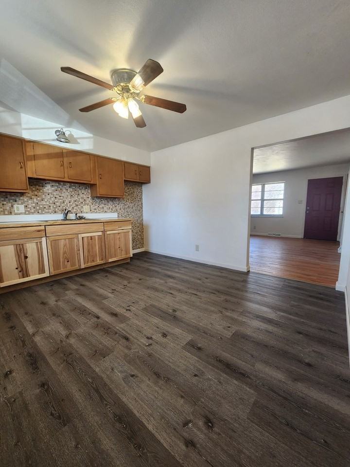 1310 Virginia Ave - Photo 3 of 16