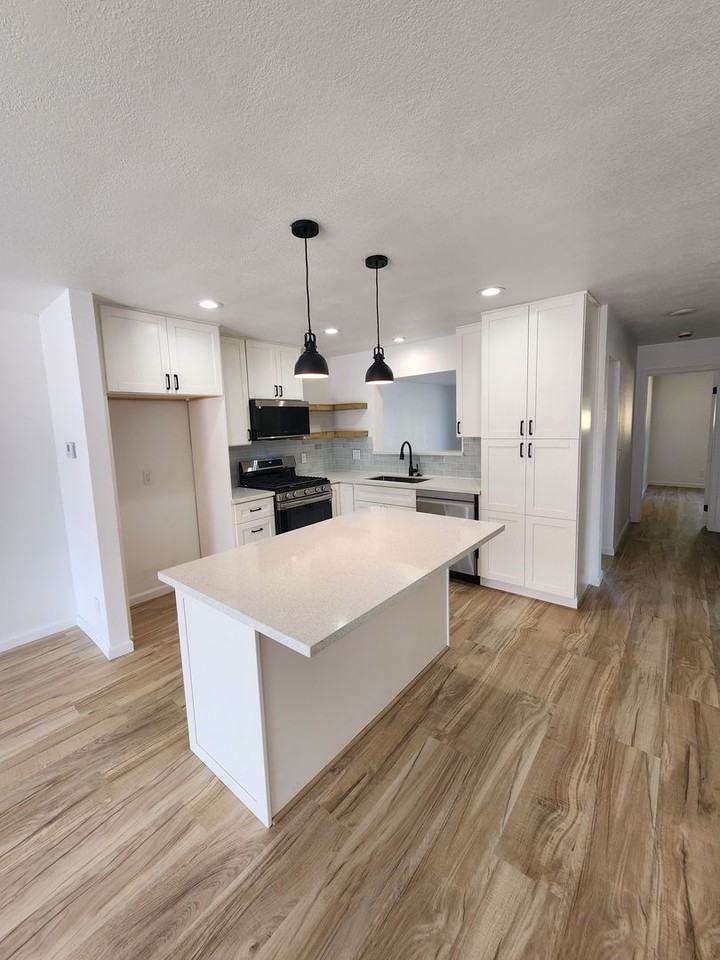 555 N Oak Park Blvd - Photo 3 of 20