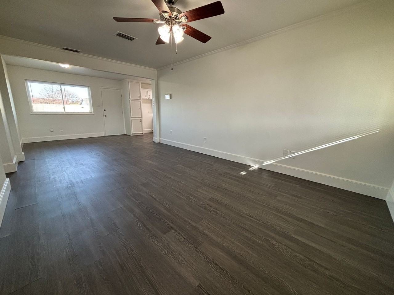 7406 Globe Ave - Photo 3 of 10