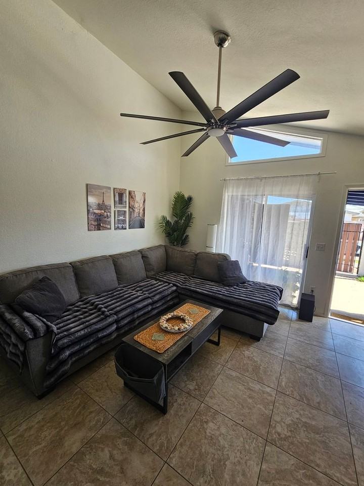 712 N Santa Barbara #1 - Photo 6 of 33