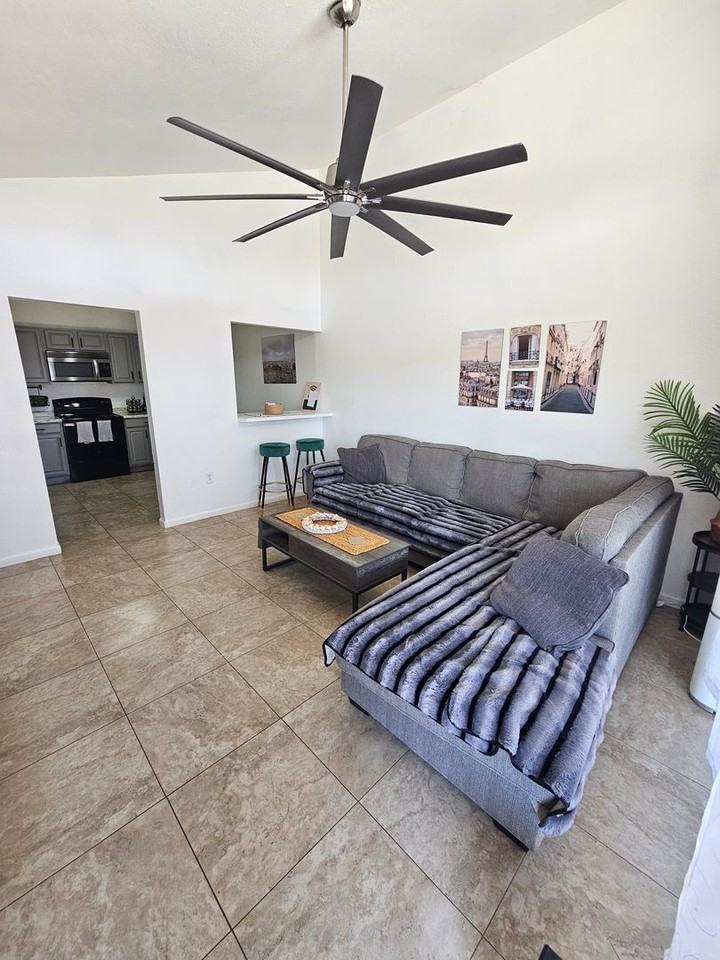 712 N Santa Barbara #1 - Photo 7 of 33