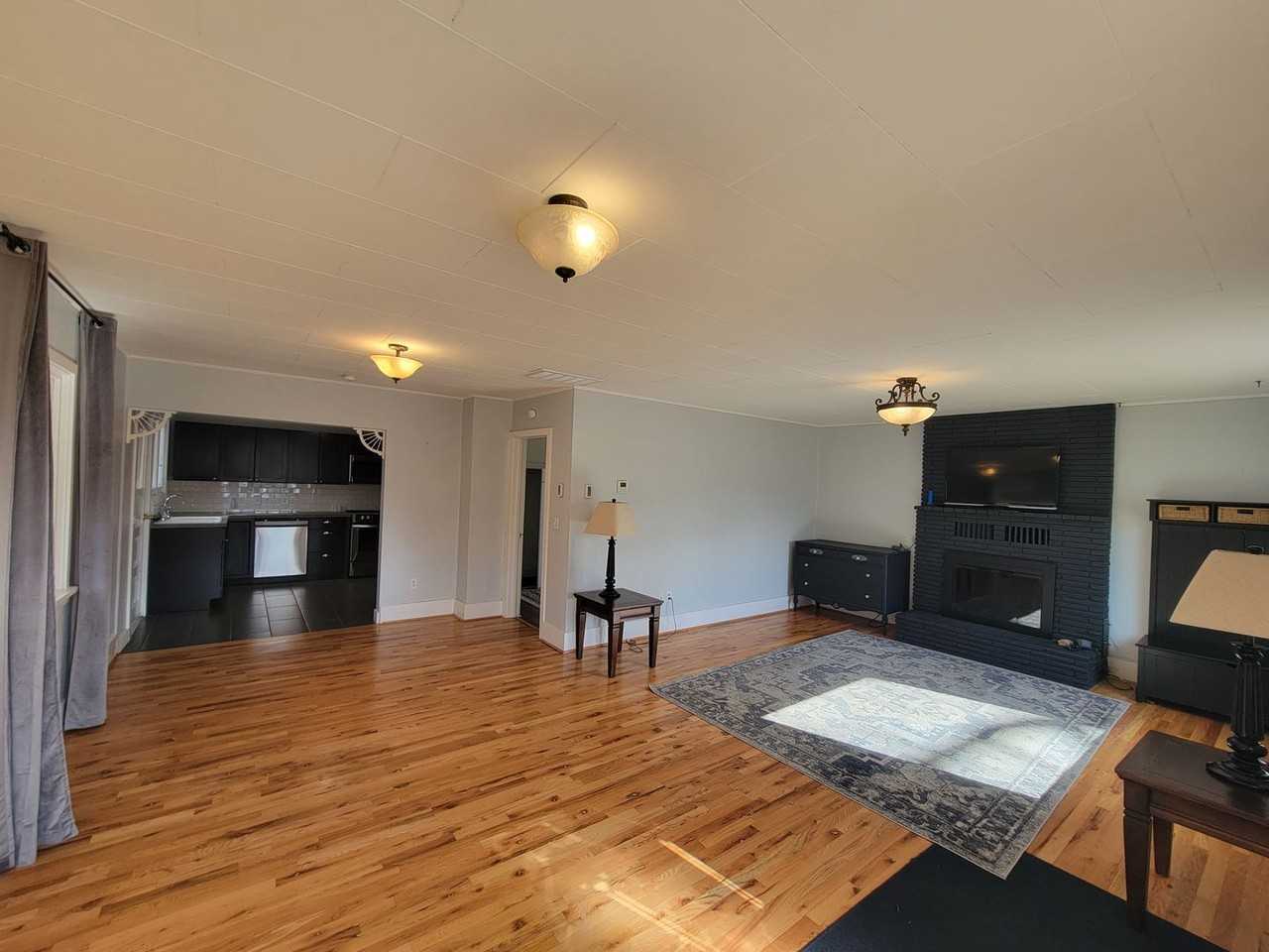 712 W 4th St - Photo 2 of 27