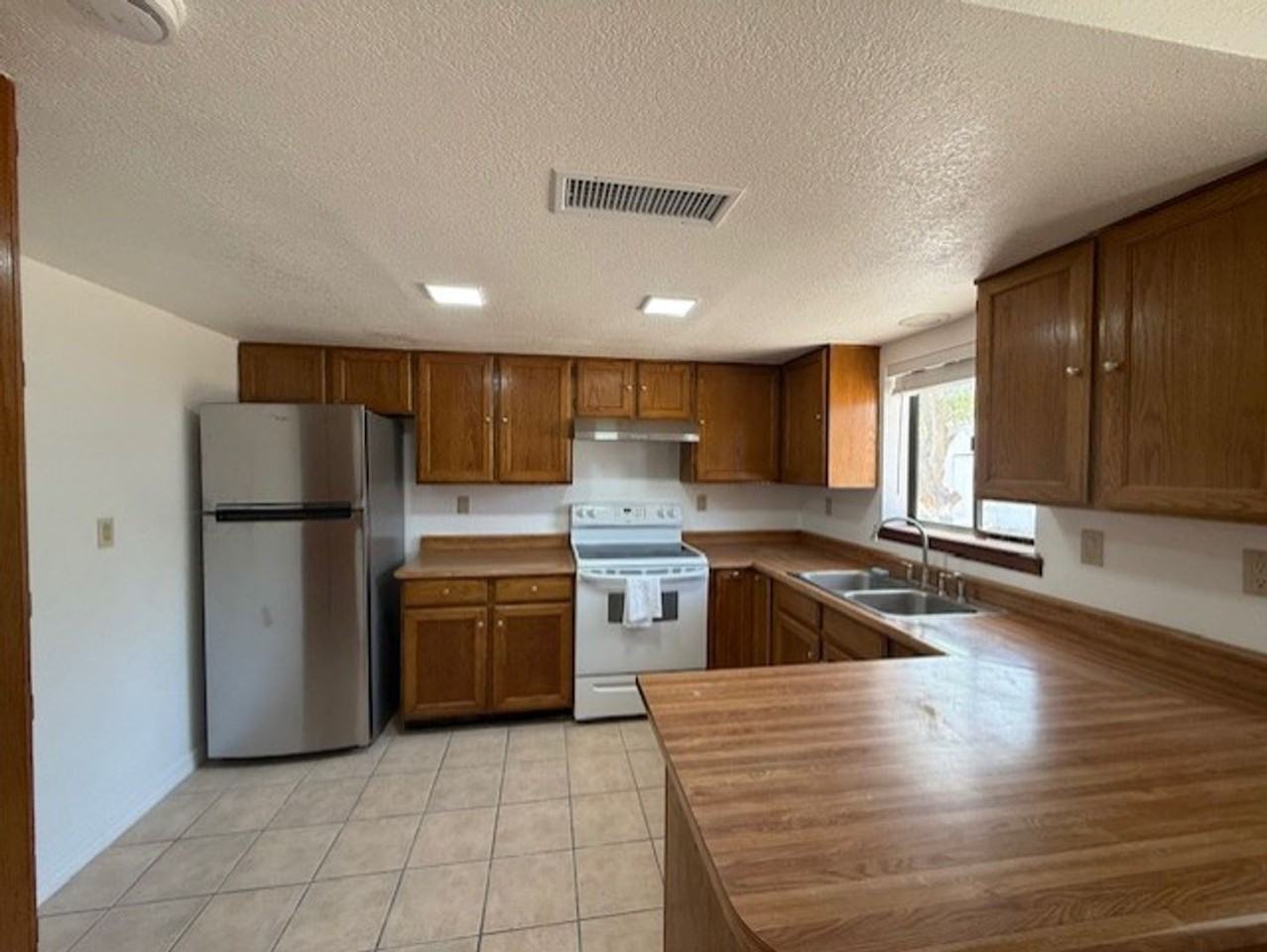 1324 S Ocotillo Dr - Photo 4 of 17